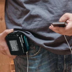 Makita DEAADP06 10.8V CXT Li-Ion Accu USB Adapter