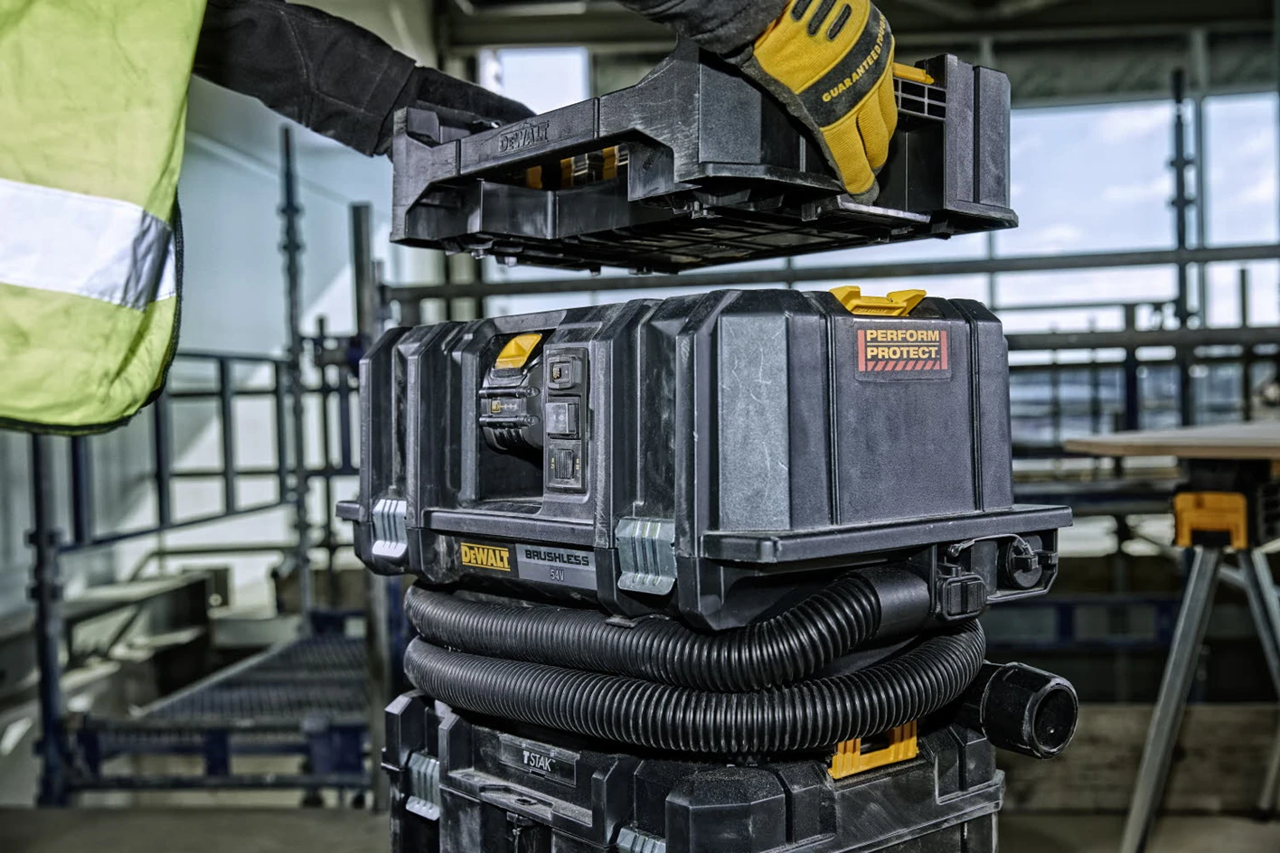 DeWALT DCV586MT2-QW 54V XR Flexvolt Accu Nat En Droog Stofzuiger Inclusief Twee 6.0 Ah Accu's En Een Snellader 3 DeWALT DCV586MT2-QW 54V XR Flexvolt Accu Nat En Droog Stofzuiger Inclusief Twee 6.0 Ah Accu's En Een Snellader - Afbeelding 3