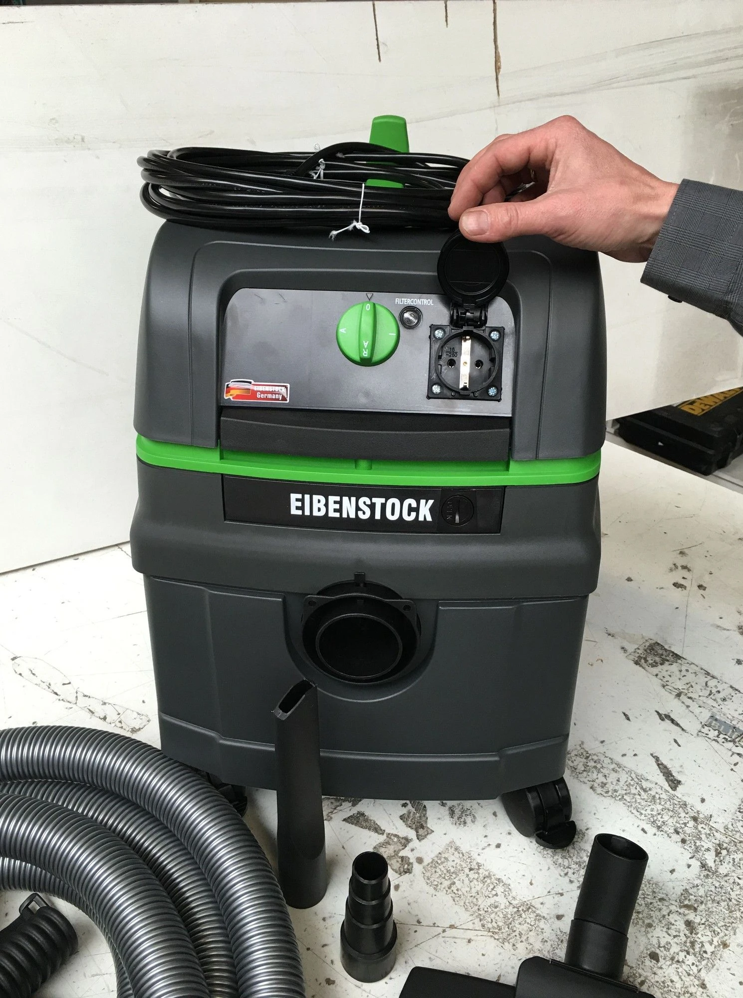 Eibenstock DSS25A Bouwstofzuiger Nat En Droog + Stang En Borstelset Opvolger RNT1225 2 Eibenstock DSS25A Bouwstofzuiger Nat En Droog + Stang En Borstelset Opvolger RNT1225 - Afbeelding 2